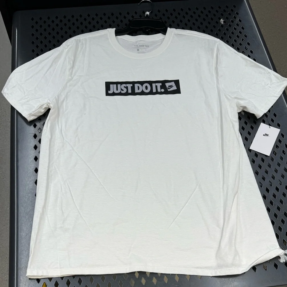 Men Nike Tshirt - Picture 1 of 3